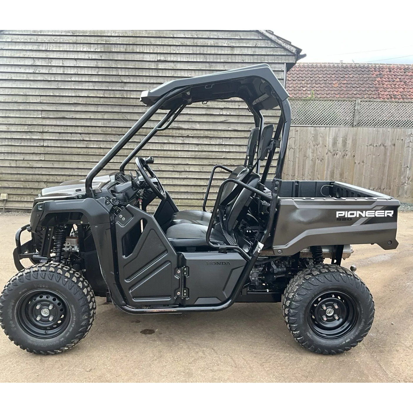 2021 HONDA PIONEER SXS520 ROAD LEGAL PETROL UTILITY VEHICLE- 1117HRS